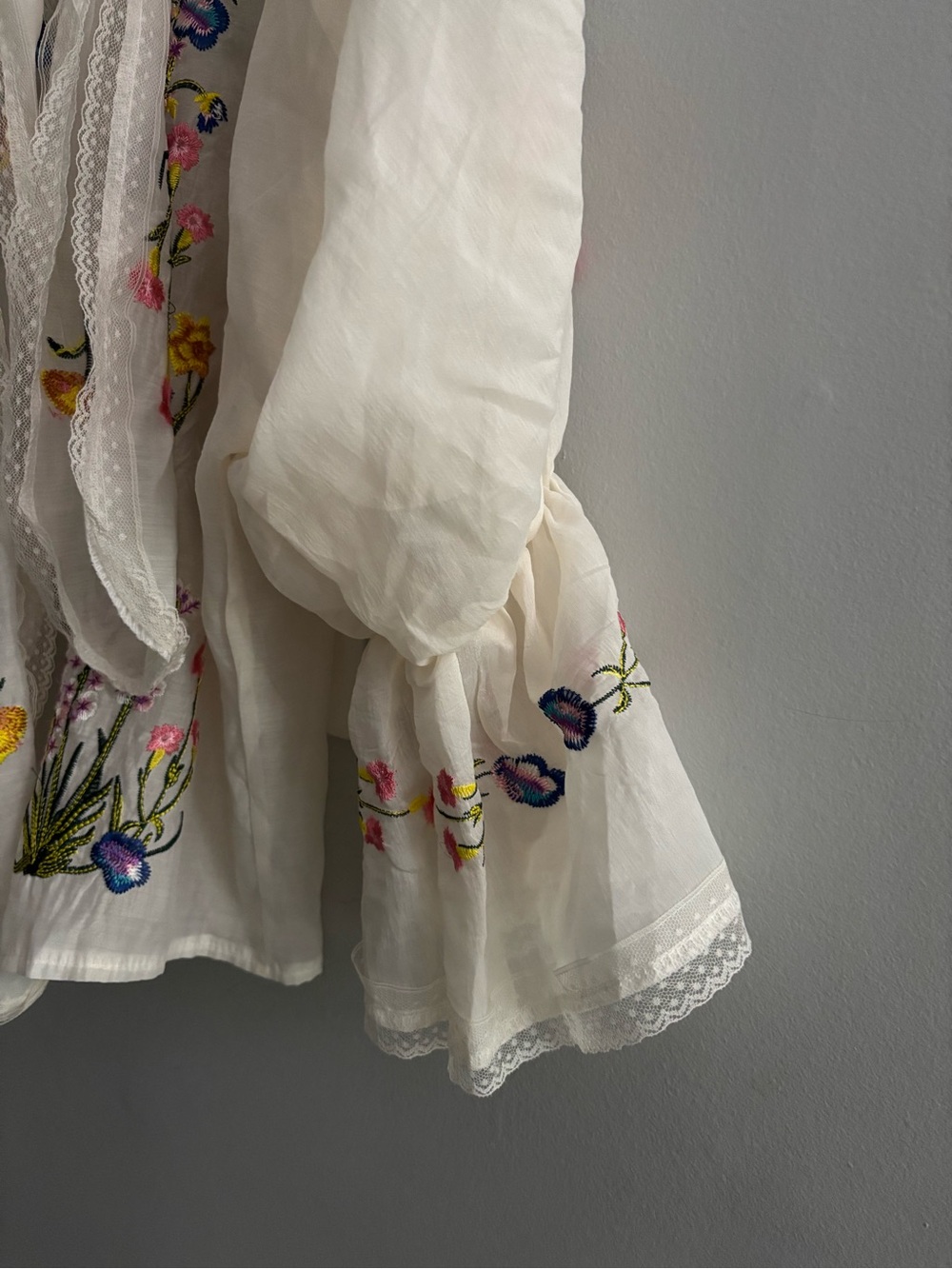 Vintage Embroidered Floral Lightweight Cream Blouse - Picture 4 of 15